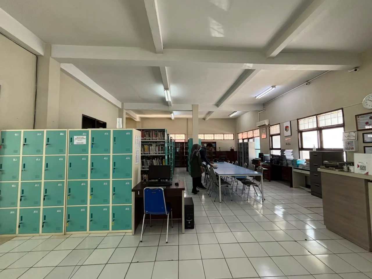 Meja baca perpustakaan FTM